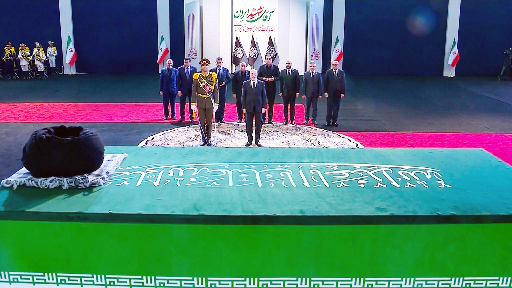 رئيس الجمهورية يشارك في مراسم تشييع سماحة السيد الخامنئي